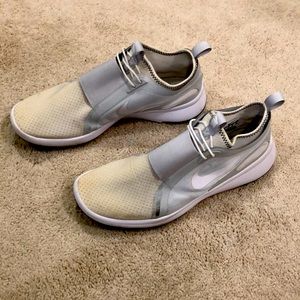 Mens gently used Nike slip on shoe